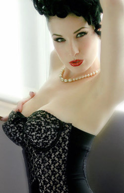 alwaysaroused:  Dita 