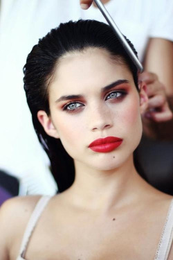 ic-antchange:  Perfect make up on We Heart It.