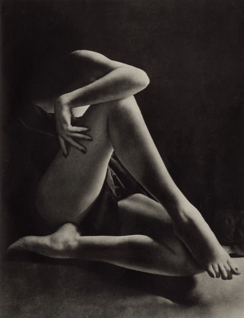 henk-heijmans:  Greenwich Village nudes, 1951 - by Peter Martin