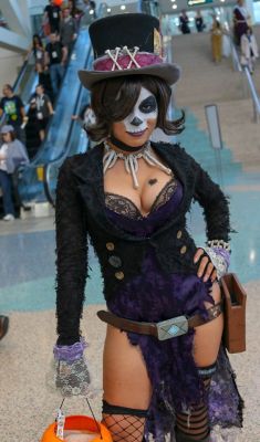 hotcosplaychicks:  Voodoo Queen Mad Moxxi by Enasni-V Follow