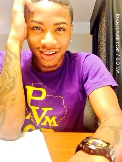 its-dori:  Boy of the Week  Joshua, 21 - Houston, TX  Twitter: