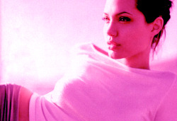 gothaliens:  Angelina Jolie 
