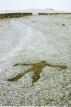 pleoros: Andy Goldsworthy - Lay Down as it Started Raining or