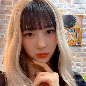 artisticstuffs:  — [♡] kim yoohyeon ; iconslike or reblog