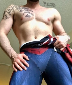 captnspandex:  Sunday! That means it’s Superhero Time! . .