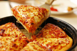 xaragemato66:  Pizza στο We Heart It.