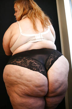 freak-for-ssbbw:  I want her to spread those sexy huge dimpled