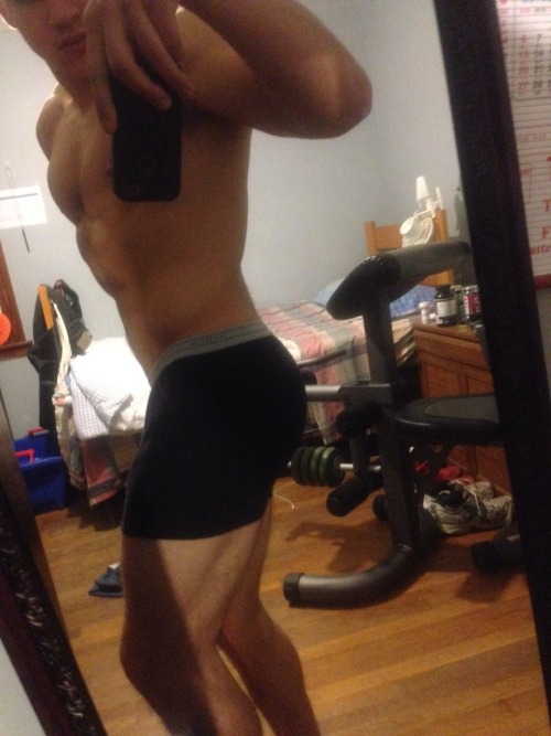 lifeofalifter:  gail-alexandra:  lifeofalifter:  Had to skip leg day today cuz of my surgery, but here’s my no-pump-booty anyway  excuse me kind sir… can I has your number? Can I have it?  Tehe 