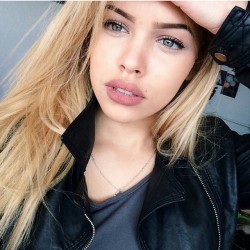 glamourqueenn:  beautyselfiess:   💋   ❤
