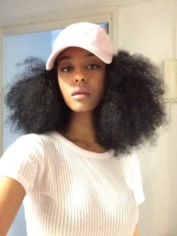 soupbabe:i haven’t decided if hats are my thing but i’ve