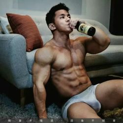 OMNOM! Asian guys~