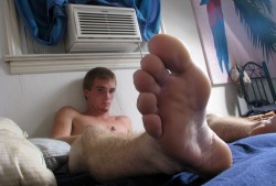 yourboyfriendsfeet:  http://yourboyfriendsfeet.tumblr.com/ 