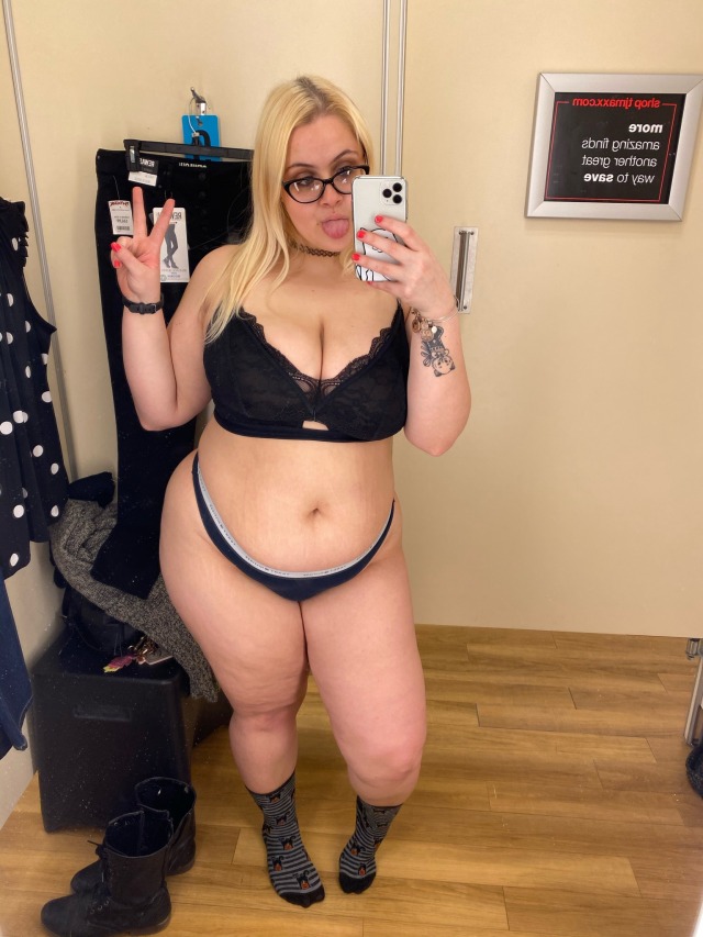 xhorrorbabyx:why am i so fucking cute?! ☺️ dm to buy my content