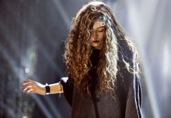 lordeella:  Lorde on stage at the VH1 YOK Concert Photo by Lauren