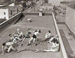 fuckyeahmodernflapper:  Women boxing on a roof, 1930s. 