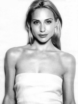 joyfulegoist:  Claire Forlani