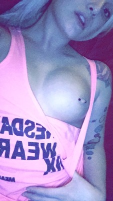 jpangel101:  One of the hottest girls on tumblr posts pics of