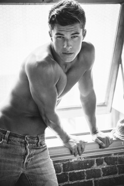 bigmikey2:  latertjs:  tonytheplane 22  What a fuckin’ hottie!…………damn……….damn……..