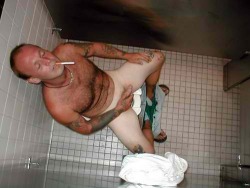 homotoiletsex:  The guy needed some company… wish it had been