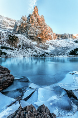 lowkeyedd:  Frozon Dolomiti’s lake by Antoinio RIVA BARBARAN