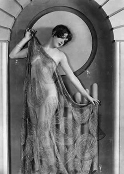 greatgdean:  Silent film actress Sally Phipps 1929 