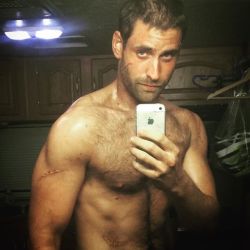 shirtlessthomas:  Oliver Jackson-Cohen shirtless