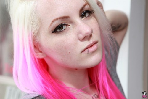 miss-watson-world:  Annastheshia Suicide  Holy shit, she’s adorable.