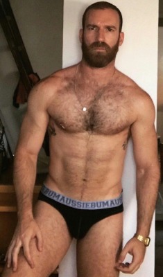 hairymacho:  http://hairymacho.tumblr.com/