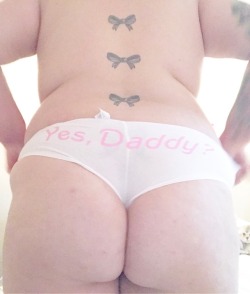 girl–cat:Putting on my big girl panties 🎀