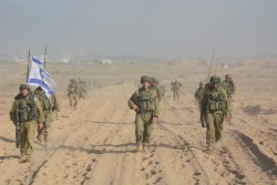 semperannoying:  Pictures of Israeli Defense Force members engaging