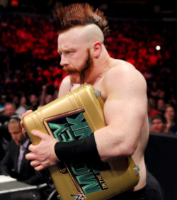 Anyone else jealous of the way Sheamus holds that damn briefcase?!