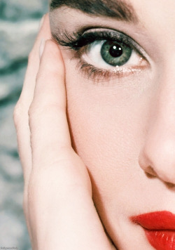 Audrey Hepburn ( 4 May 1929 - 20 January 1993) 