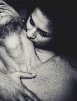 on-her-knees-to-please:  I like kissing certain necks 