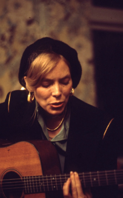 bobdylan-n-jonimitchell:Joni Mitchell at Gordon Lightfoot’s