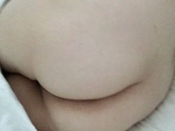 chubby-teen-princess:  I need butt squeezes 😭