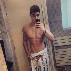 str8brosfantasisms: Wanna rip off his towel and bend this cock