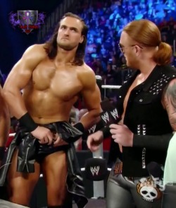 wwedrewmcintyre1:  lordvampy-333:  yes drew please pull out your