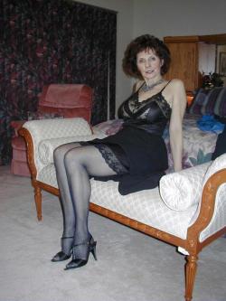 cougarzzcave:  Yeah, Mrs Meyers is in her 70s but when Iâ€™m over at her house, her gorgeous legs spread wide and she invites me inside of her neglected old vagina.