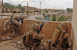 majorleagueinfidel:  US Forces operating in Ramadi, Iraq (2006).