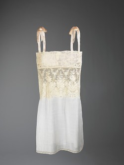 omgthatdress:  Chemise 1920s The Metropolitan Museum of Art 