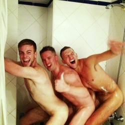 nakedblokes:  Naked blokes. That’s it. Nothing else.  nakedblokes.tumblr.com. follow. ask. submit. archive.