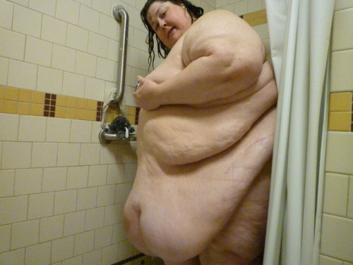 moreandmoretolove:  The amazing incredible Jiggly.  Wow. Would love to help her get clean.