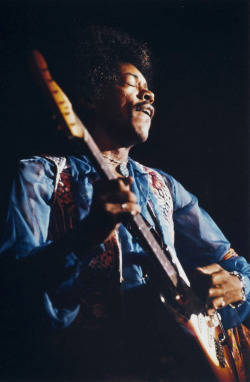babeimgonnaleaveu:   Jimi Hendrix on stage at the Winterland