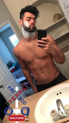 gianyybbyy:  👨🏻🚿  Beard goals dude