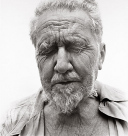 1 novembre 1972,  muore a Venezia il poeta statunitense Ezra Pound.Schierato