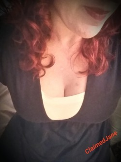 curiouswinekitten2:  Keeping the cleavage tame on Father’s