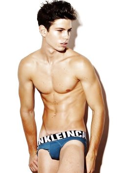 males-without-shirts: Seductive