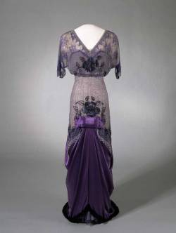 omgthatdress:  Evening Dress 1910-1913 Nasjonalmuseet for Kunst,