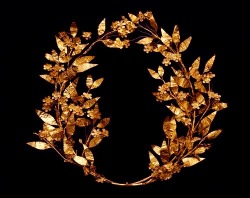 collectorsweekly: Gold Myrtle Wreath, Greek, c. 330-250 BCE.
