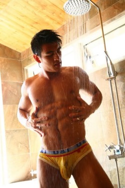 homensmachistas:  yumyumasianhunks:  yum yum Asian hunks. check